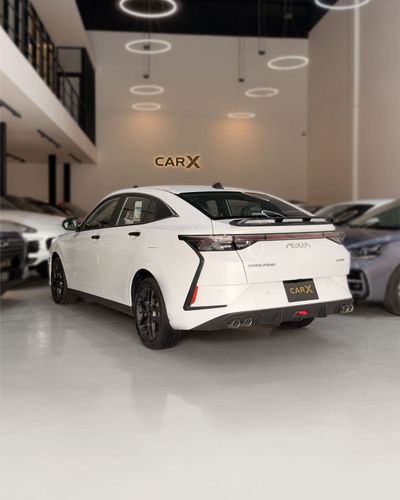2026 Dongfeng Shine E1, bílá, 0 km, dovoz SAE — foto 4 z 14