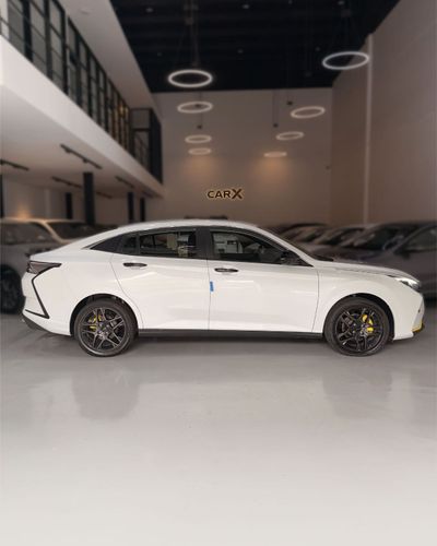 2026 Dongfeng Shine E1, bílá, 0 km, dovoz SAE — foto 8 z 14