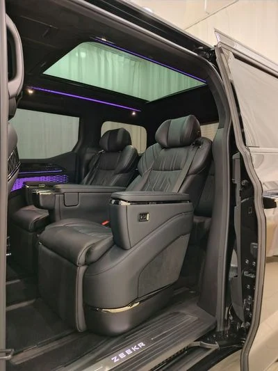 2023 Zeekr 9 Std, černá, 74 000 km, dovoz SAE — foto 11 z 16