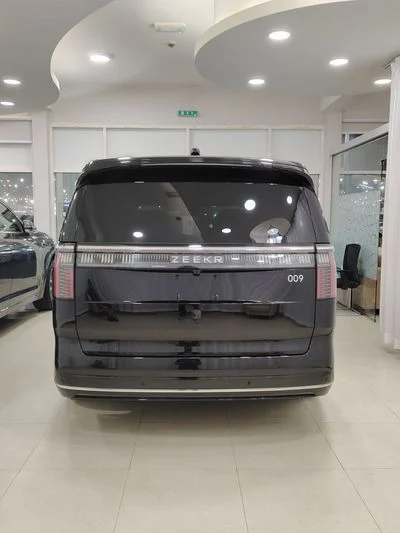 2023 Zeekr 9 Std, černá, 74 000 km, dovoz SAE — foto 5 z 16