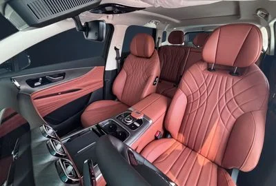 2026 Jaecoo J8 LUXURY, černá, 0 km, dovoz SAE — foto 6 z 8