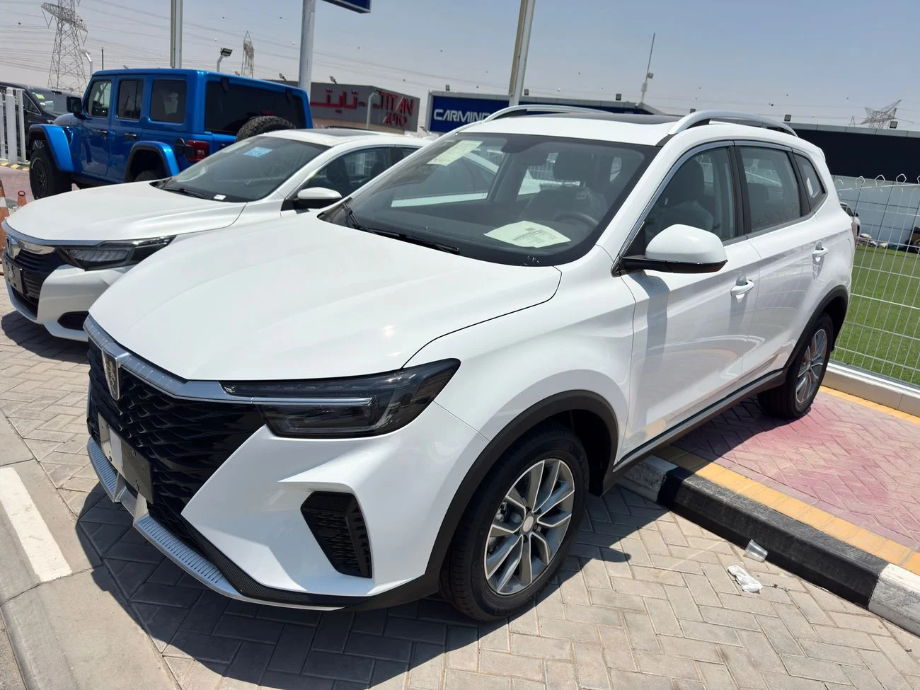 2025 Roewe RX5, bílá, 0 km, dovoz SAE — foto 1