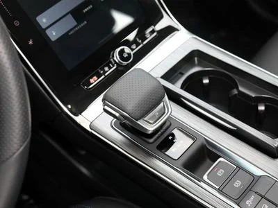 2025 Roewe RX5, bílá, 0 km, dovoz SAE — foto 12 z 20