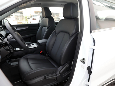 2025 Roewe RX5, bílá, 0 km, dovoz SAE — foto 13 z 20