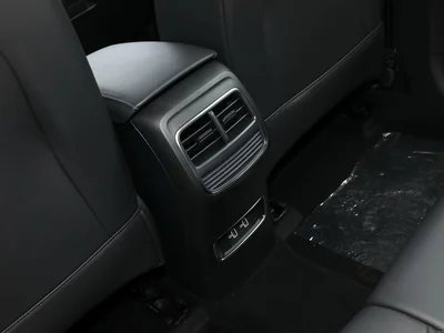 2025 Roewe RX5, bílá, 0 km, dovoz SAE — foto 16 z 20