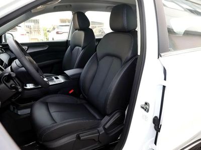 2025 Roewe Rx5, bílá, 0 km, dovoz SAE — foto 7 z 12