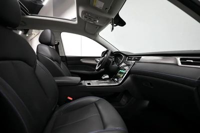2023 Roewe RX5, bílá, 0 km, dovoz SAE — foto 7 z 17