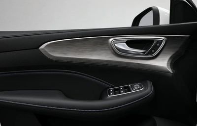 2023 Roewe RX5, bílá, 0 km, dovoz SAE — foto 9 z 17