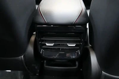 2024 Roewe I5 STANDARD, bílá, 0 km, dovoz SAE — foto 15 z 16