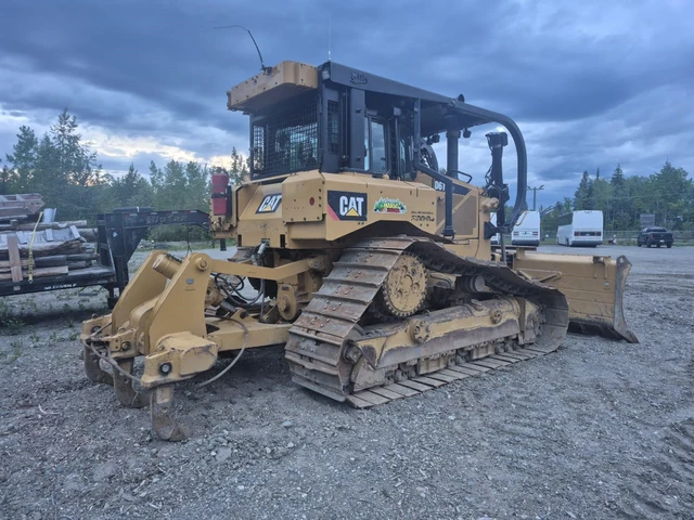 2017 Caterpillar D6T, 1 mth, dovoz Kanada — foto 4 z 5