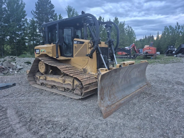 2017 Caterpillar D6T, 1 mth, dovoz Kanada — foto 2 z 5