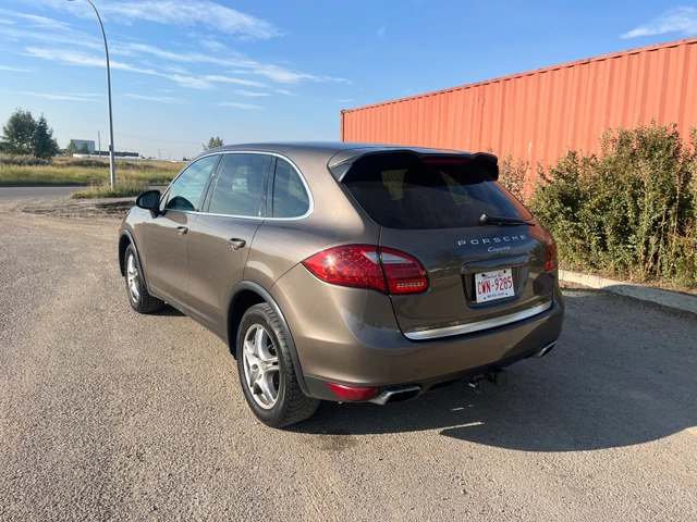 2012 Porsche Cayenne, béžová, 240 023 km, dovoz Kanada — foto 3 z 5
