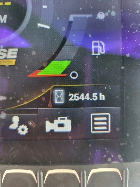 2022 Case SR210B, 2 500 mth, dovoz Kanada — foto 4 z 4