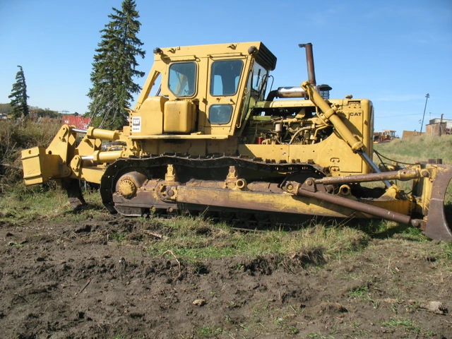 Caterpillar D8K, červená, dovoz Kanada — foto 3 z 5