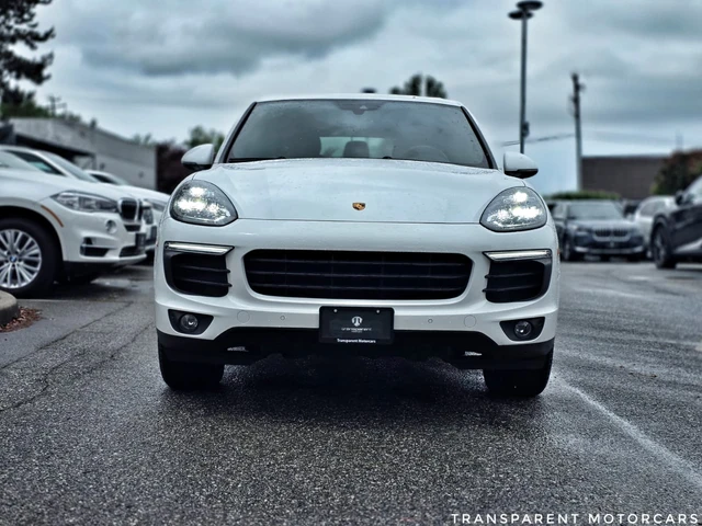2016 Porsche Cayenne Base, bílá, 85 406 km, dovoz Kanada — foto 2 z 5