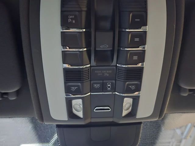 2016 S, modrá, 100 967 km, dovoz Kanada — foto 15 z 20