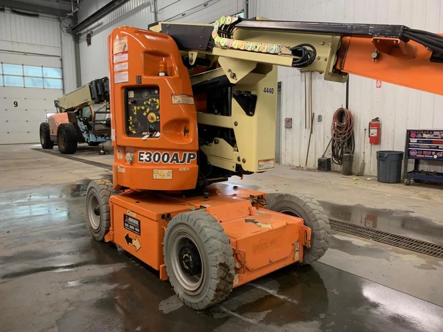 2014 JLG E300AJP, 1 mth, dovoz Kanada — foto 3 z 5