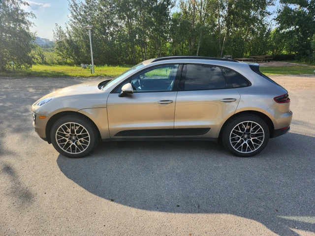 2017 Porsche Macan, béžová, 220 000 km, dovoz Kanada — foto 2 z 5