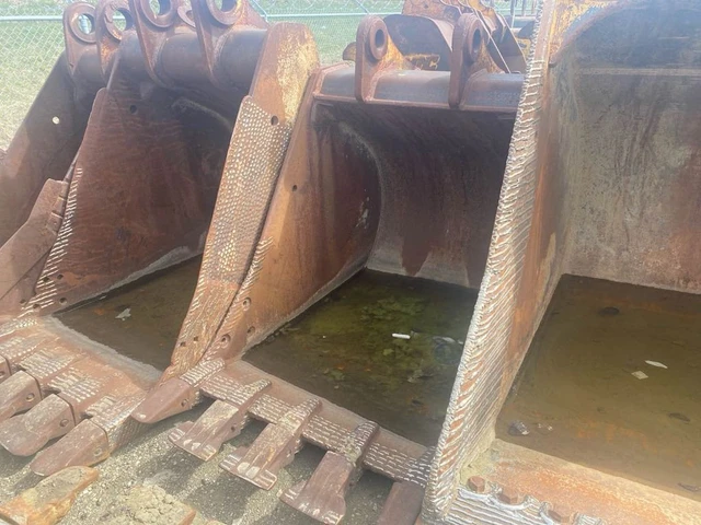 Caterpillar 235, dovoz Kanada — foto 2 z 5