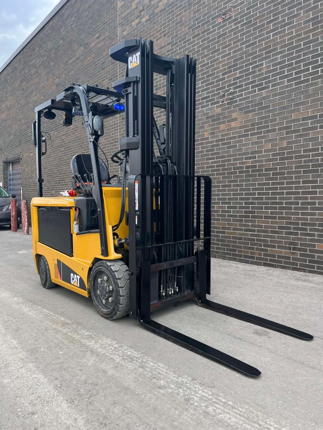 2017 Caterpillar 5000, 1 mth, dovoz Kanada — foto 2 z 5