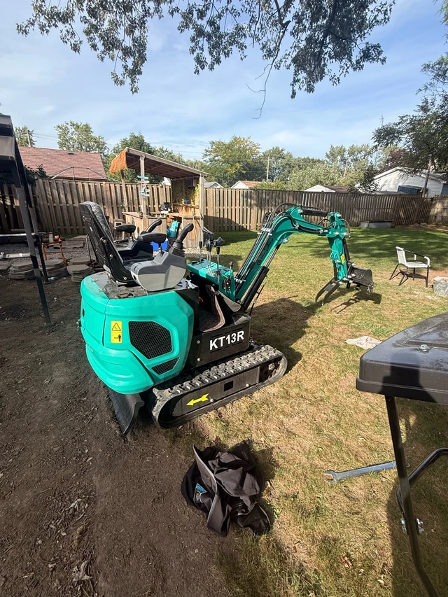 mini excavator, dovoz Kanada — foto 1 mini excavator, dovoz Kanada — foto 1