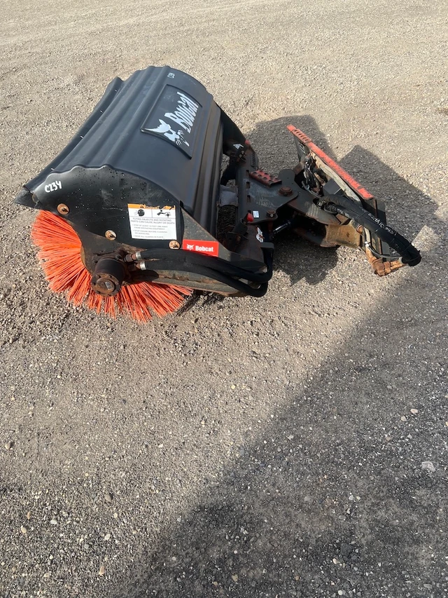 2018 Bobcat 68, červená, 1 mth, dovoz Kanada — foto 2 z 5