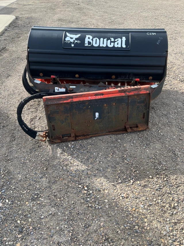 2018 Bobcat 68, červená, 1 mth, dovoz Kanada — foto 3 z 5