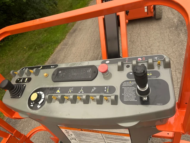 2014 JLG E400AJP, 1 mth, dovoz Kanada — foto 4 z 5