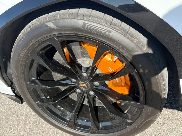 2019 Lmbrghn Urus AWD, 93 400 km, dovoz Kanada — foto 14 z 20