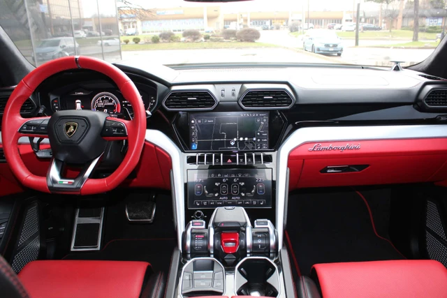2020 Lmbrghn Urus, bílá, 62 000 km, dovoz Kanada — foto 2 z 20