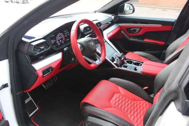 2020 Lmbrghn Urus, bílá, 62 000 km, dovoz Kanada — foto 6 z 20