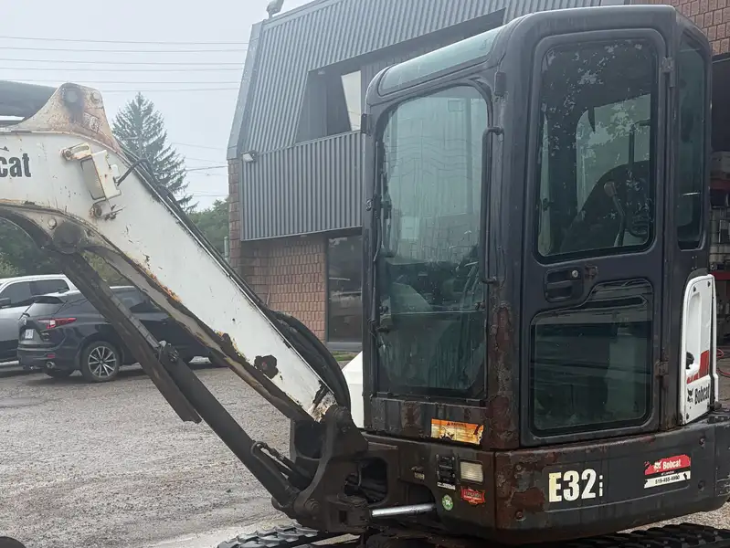 2015 Bobcat E32I-WHITE, bílá, dovoz Kanada — foto 3 z 7