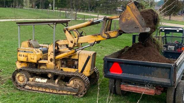 John Deere 450, dovoz Kanada — foto 1