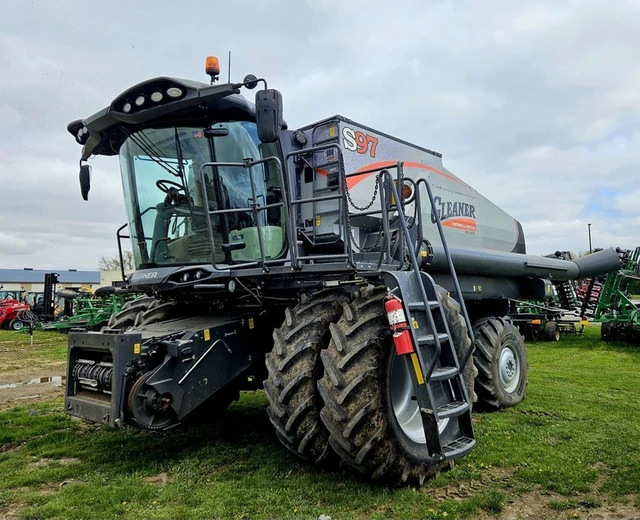 2023 GLEANER, dovoz Kanada — foto 2 z 4