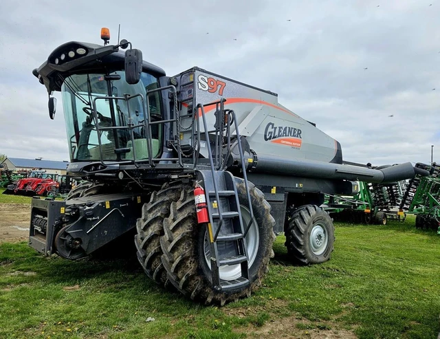 2023 GLEANER, dovoz Kanada — foto 4 z 4