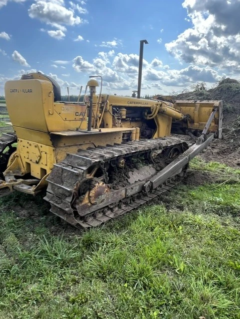Caterpillar, dovoz Kanada — foto 2 z 5