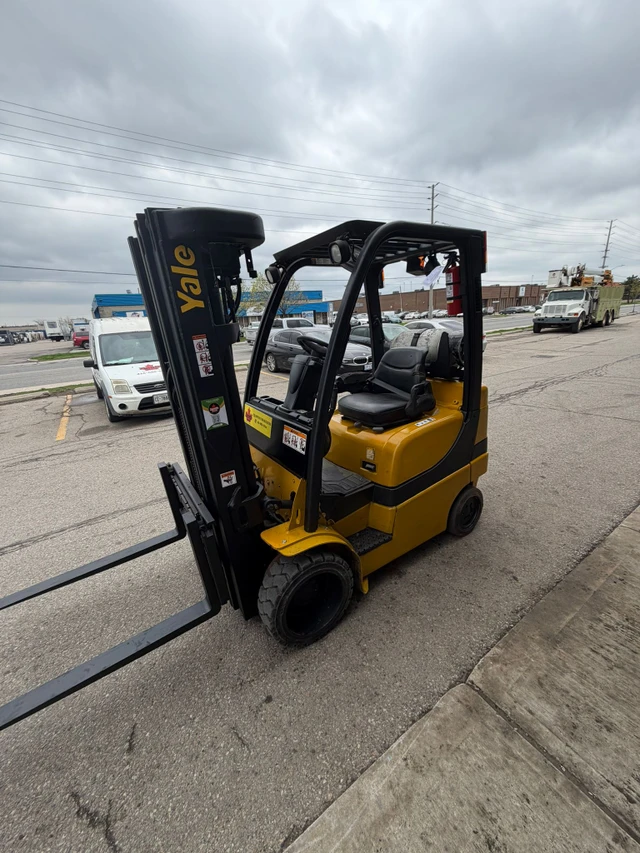 2005 Yale LPG, 1 mth, dovoz Kanada — foto 3 z 5
