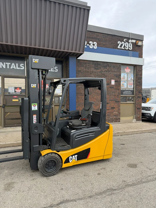 2017 Caterpillar, 1 mth, dovoz Kanada — foto 2 z 5