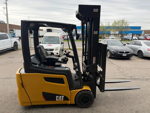 2017 Caterpillar, 1 mth, dovoz Kanada — foto 5 z 5
