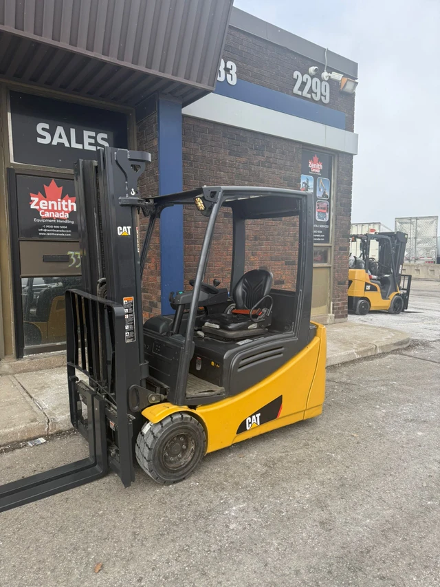 2018 Caterpillar, 1 mth, dovoz Kanada — foto 2 z 5
