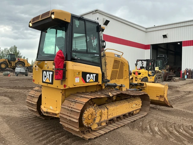 2016 Caterpillar D3K2, 1 mth, dovoz Kanada — foto 4 z 5