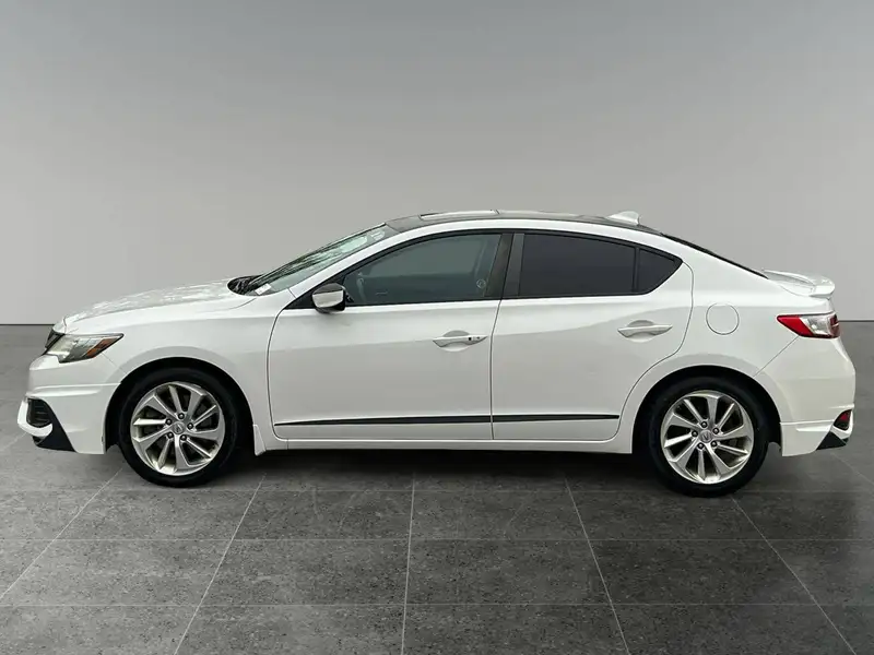 2017 Acura Ilx Technology Pkg, bílá, 144 113 km, dovoz Kanada — foto 2 z 12