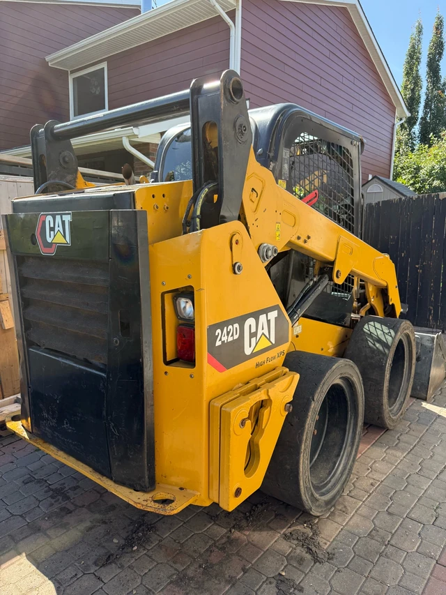 2016 Caterpillar 242D, dovoz Kanada — foto 2 z 5