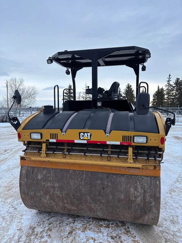 2017 Caterpillar CB64B, 1 mth, dovoz Kanada — foto 3 z 5