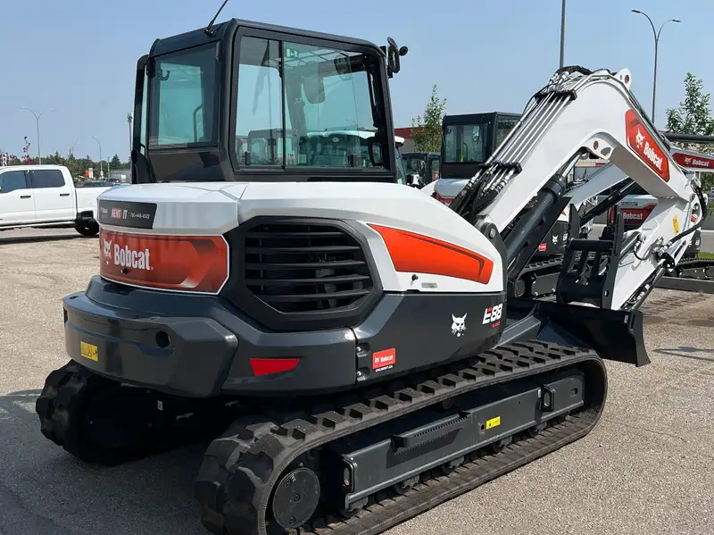 2025 Bobcat E88-WHITE, bílá, dovoz Kanada — foto 2 z 7