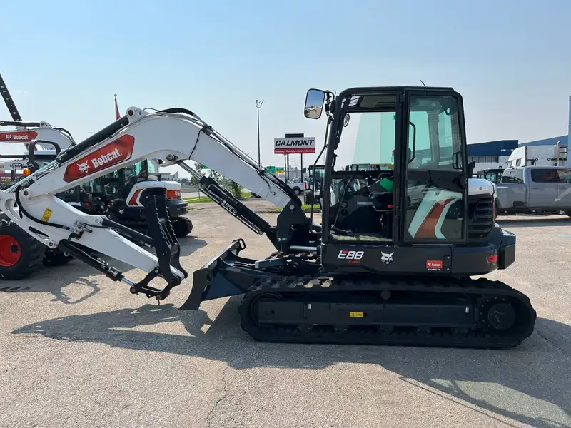 2025 Bobcat E88-WHITE, bílá, dovoz Kanada — foto 3 z 7