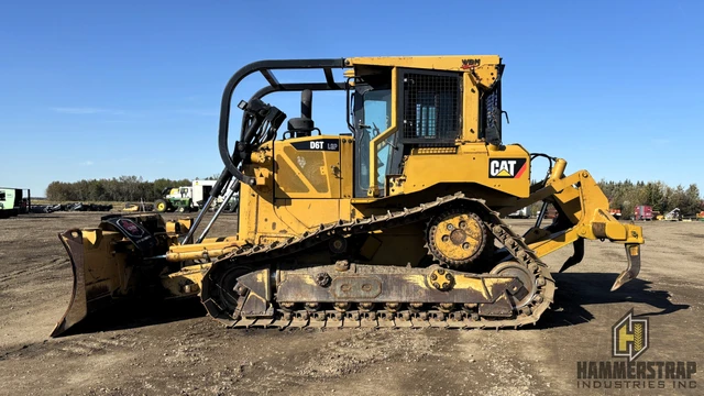 2012 Caterpillar D6T, 1 mth, dovoz Kanada — foto 4 z 5