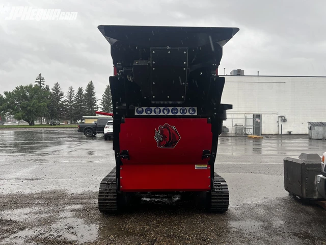 2025 RED, červená, dovoz Kanada — foto 5 z 5