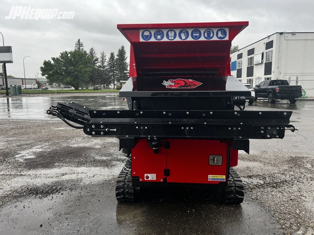 2025 RED, červená, dovoz Kanada — foto 5 z 5