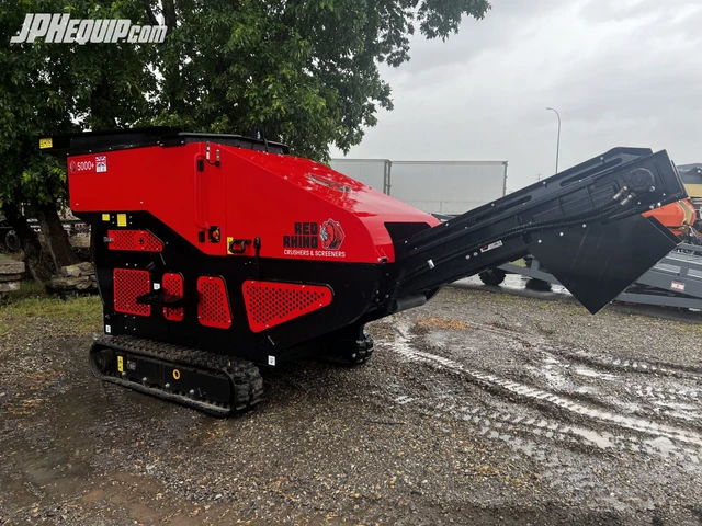 2025 RED, červená, dovoz Kanada — foto 2 z 5